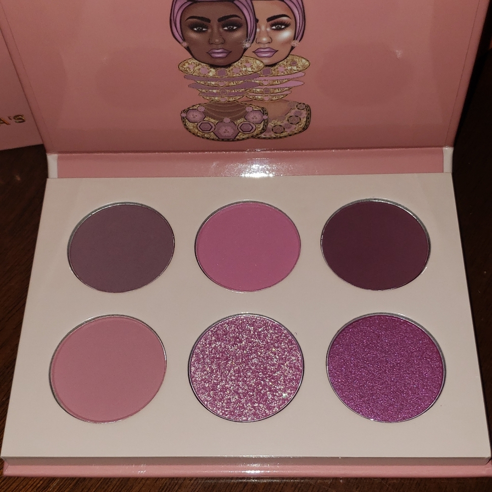 JUVIAS " MUAVES" PALETTE